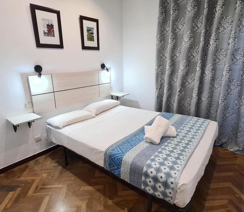 Hostal Santa Barbara Madrid Extérieur photo