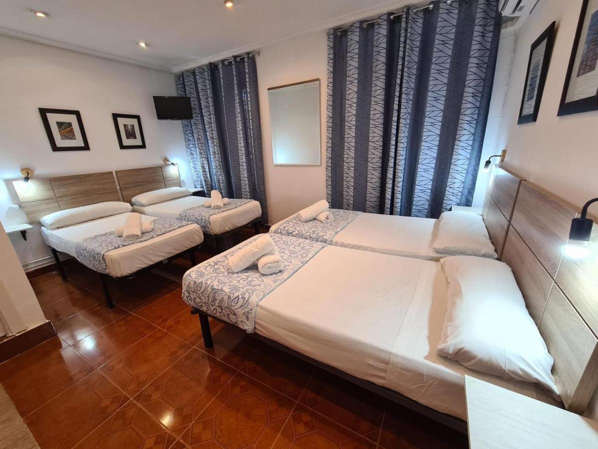 Hostal Santa Barbara Madrid Extérieur photo